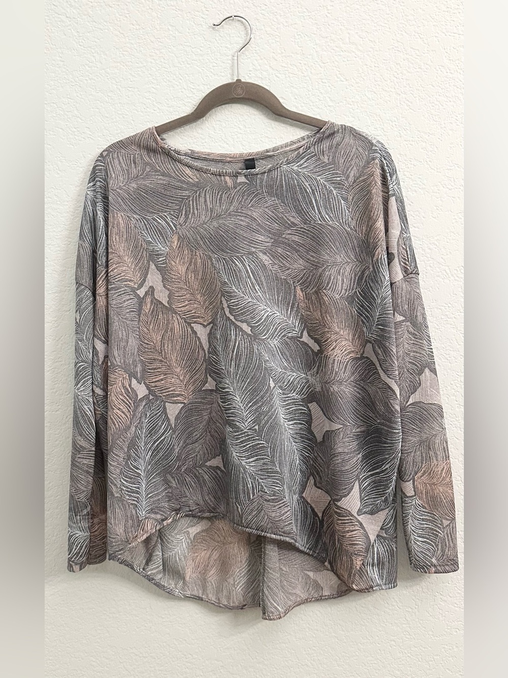 Zara Neutral Leaf-Print Long Sleeve Top in Beige and Gray
